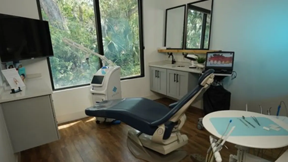 Symptoms of a Loose Dental Implant Crown